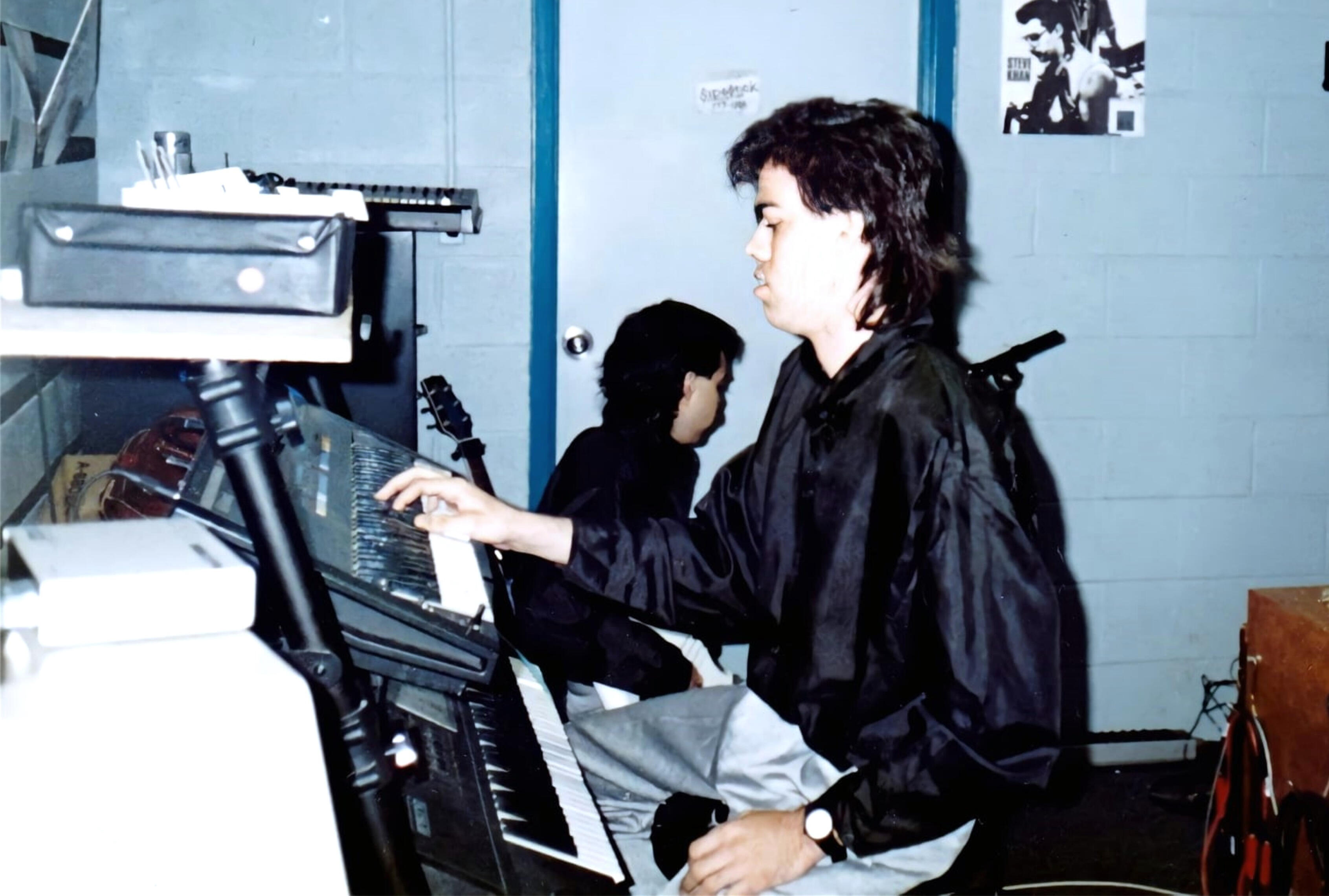 Kenny on keyboards in the studio 1989